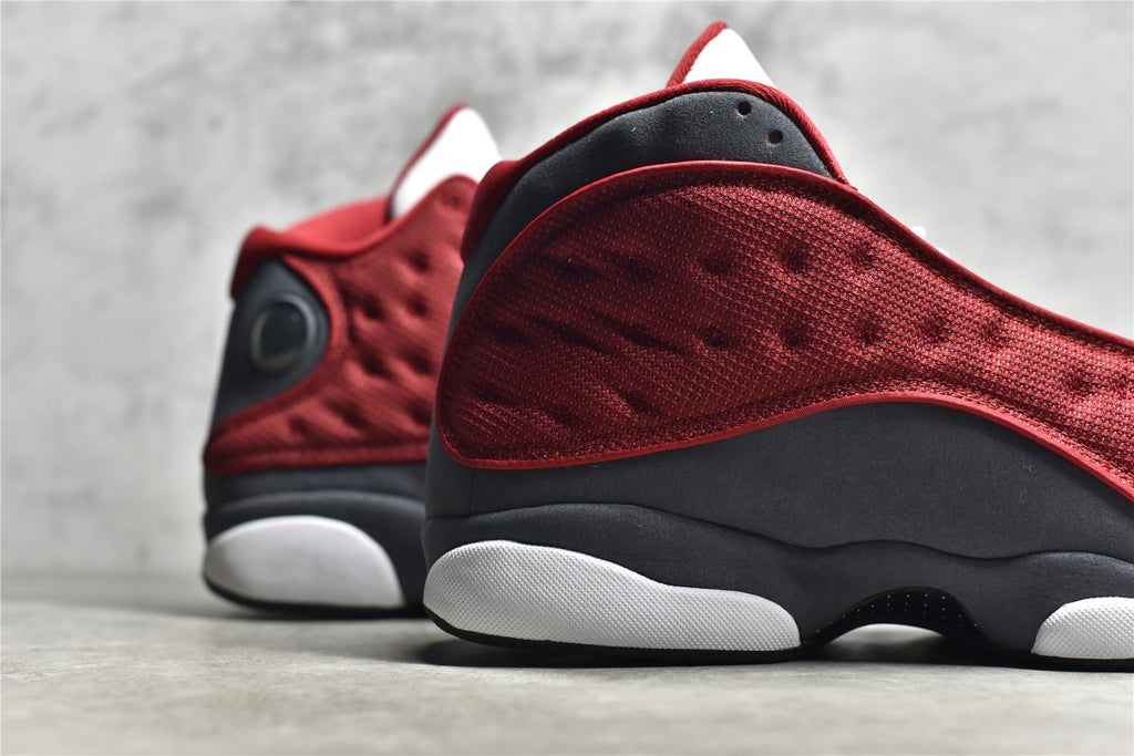 # SG獨家純原Air Jordan13 AJ13 終極版本今年以來最好沒有之一調用原廠三色貓眼透明清潔度秒殺市面其他阿三原廠織嘜皮料全部採用原廠沖裁邊緣厚度同步公司即可得知唯一含45.5碼數獨立磨俱市面真貓眼幾乎絕跡下輪補貨週期未知數45.5 46