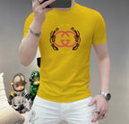 古奇這個春天，讓肌膚感受極致的溫柔與舒適！ 👕 全新男士夏季圓領蠶絲棉短袖T卹，現已優雅登場！ 🌟 精選優質蠶絲棉，柔軟透氣，輕盈貼合，讓你在炎炎夏日也能保持清爽自在。 🌟 經典圓領設計，簡約而不簡單，無論是日常出街或休閒聚會，都能輕鬆駕馭。 🌟 多種時尚色彩選擇，滿足你對個性的追求，讓每一天都充滿新鮮感。 尺寸M-5XL