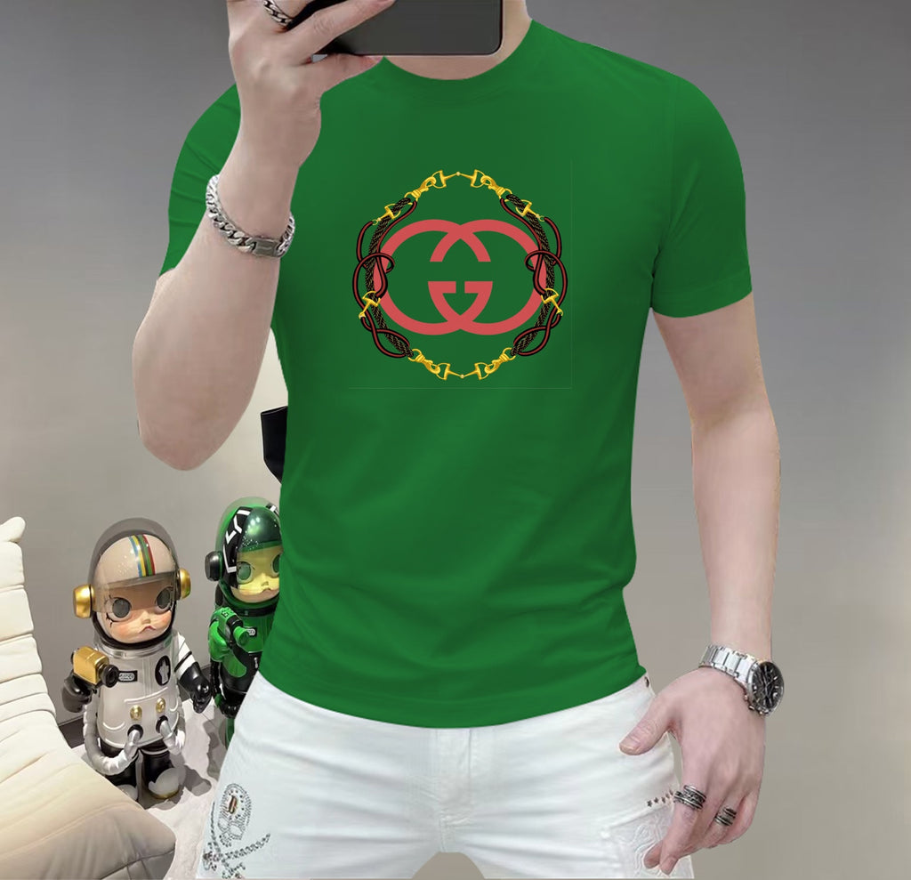 古奇這個春天，讓肌膚感受極致的溫柔與舒適！ 👕 全新男士夏季圓領蠶絲棉短袖T卹，現已優雅登場！ 🌟 精選優質蠶絲棉，柔軟透氣，輕盈貼合，讓你在炎炎夏日也能保持清爽自在。 🌟 經典圓領設計，簡約而不簡單，無論是日常出街或休閒聚會，都能輕鬆駕馭。 🌟 多種時尚色彩選擇，滿足你對個性的追求，讓每一天都充滿新鮮感。 尺寸M-5XL