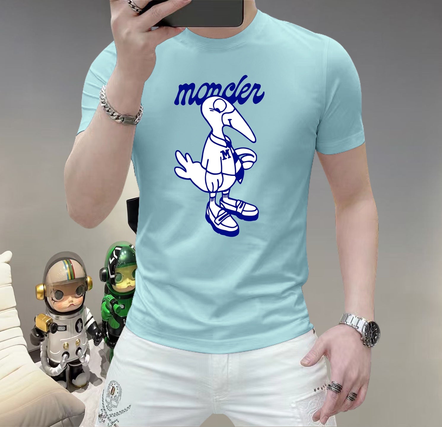 蒙口這個春天，讓肌膚感受極致的溫柔與舒適！ 👕 全新男士夏季圓領蠶絲棉短袖T卹，現已優雅登場！ 🌟 精選優質蠶絲棉，柔軟透氣，輕盈貼合，讓你在炎炎夏日也能保持清爽自在。 🌟 經典圓領設計，簡約而不簡單，無論是日常出街或休閒聚會，都能輕鬆駕馭。 🌟 多種時尚色彩選擇，滿足你對個性的追求，讓每一天都充滿新鮮感。 尺寸M-5XL