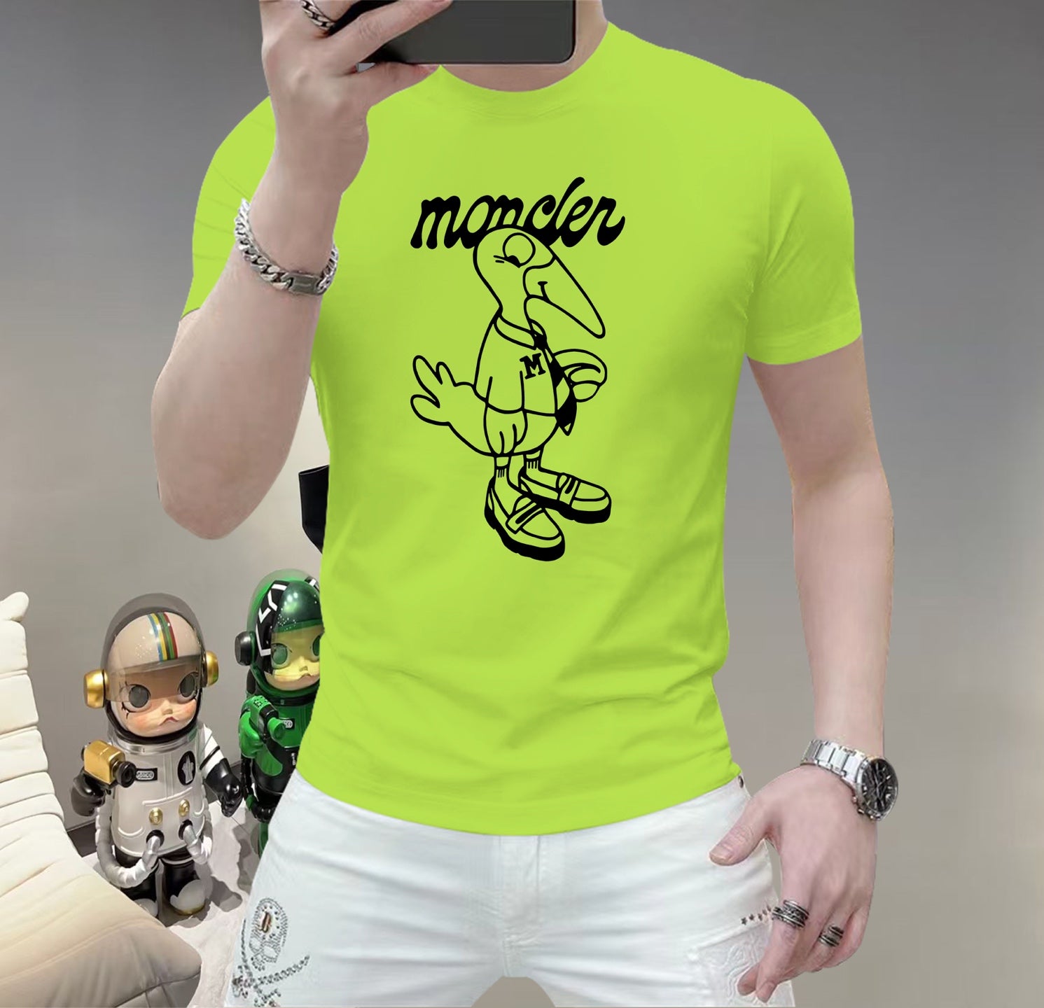 蒙口這個春天，讓肌膚感受極致的溫柔與舒適！ 👕 全新男士夏季圓領蠶絲棉短袖T卹，現已優雅登場！ 🌟 精選優質蠶絲棉，柔軟透氣，輕盈貼合，讓你在炎炎夏日也能保持清爽自在。 🌟 經典圓領設計，簡約而不簡單，無論是日常出街或休閒聚會，都能輕鬆駕馭。 🌟 多種時尚色彩選擇，滿足你對個性的追求，讓每一天都充滿新鮮感。 尺寸M-5XL