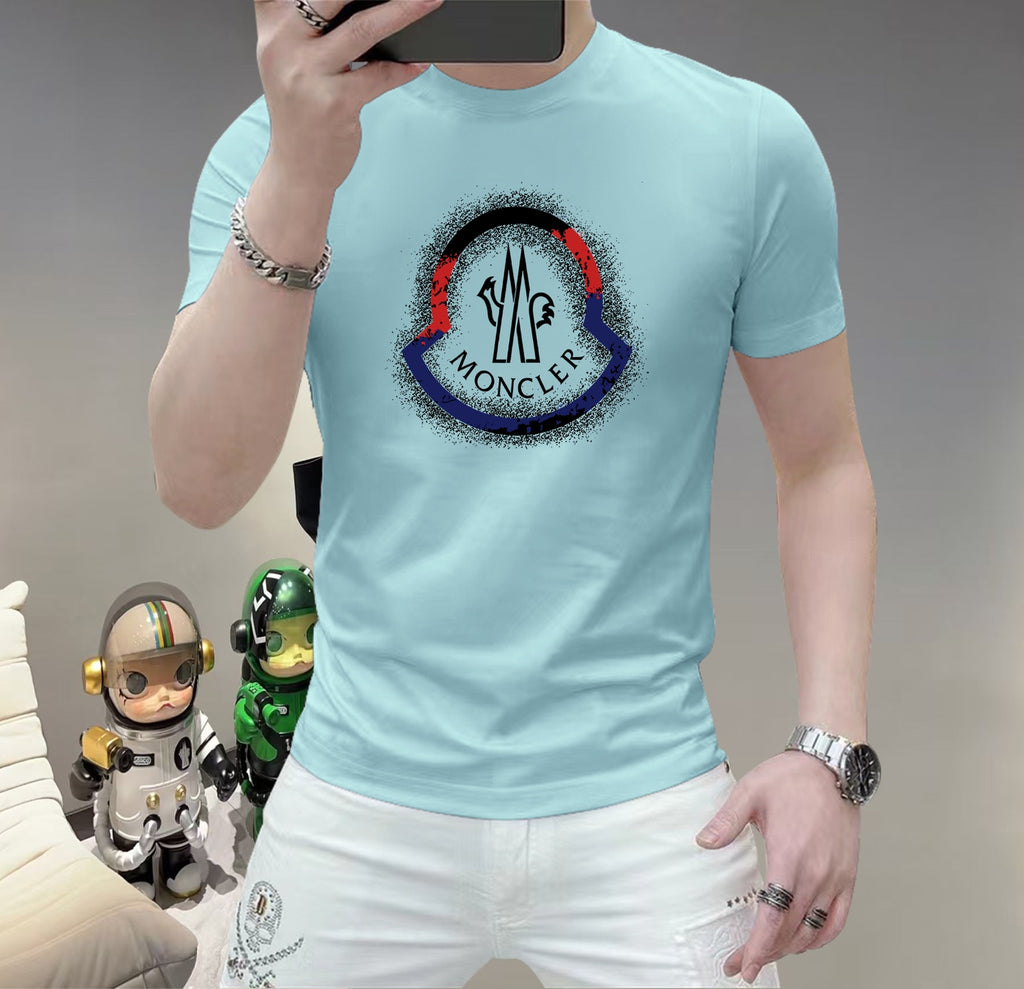 蒙口這個春天，讓肌膚感受極致的溫柔與舒適！ 👕 全新男士夏季圓領蠶絲棉短袖T卹，現已優雅登場！ 🌟 精選優質蠶絲棉，柔軟透氣，輕盈貼合，讓你在炎炎夏日也能保持清爽自在。 🌟 經典圓領設計，簡約而不簡單，無論是日常出街或休閒聚會，都能輕鬆駕馭。 🌟 多種時尚色彩選擇，滿足你對個性的追求，讓每一天都充滿新鮮感。 尺寸M-5XL