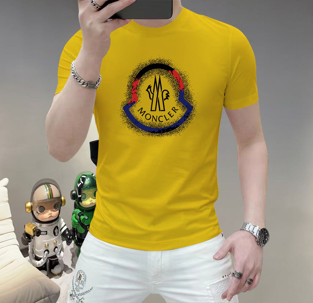 蒙口這個春天，讓肌膚感受極致的溫柔與舒適！ 👕 全新男士夏季圓領蠶絲棉短袖T卹，現已優雅登場！ 🌟 精選優質蠶絲棉，柔軟透氣，輕盈貼合，讓你在炎炎夏日也能保持清爽自在。 🌟 經典圓領設計，簡約而不簡單，無論是日常出街或休閒聚會，都能輕鬆駕馭。 🌟 多種時尚色彩選擇，滿足你對個性的追求，讓每一天都充滿新鮮感。 尺寸M-5XL