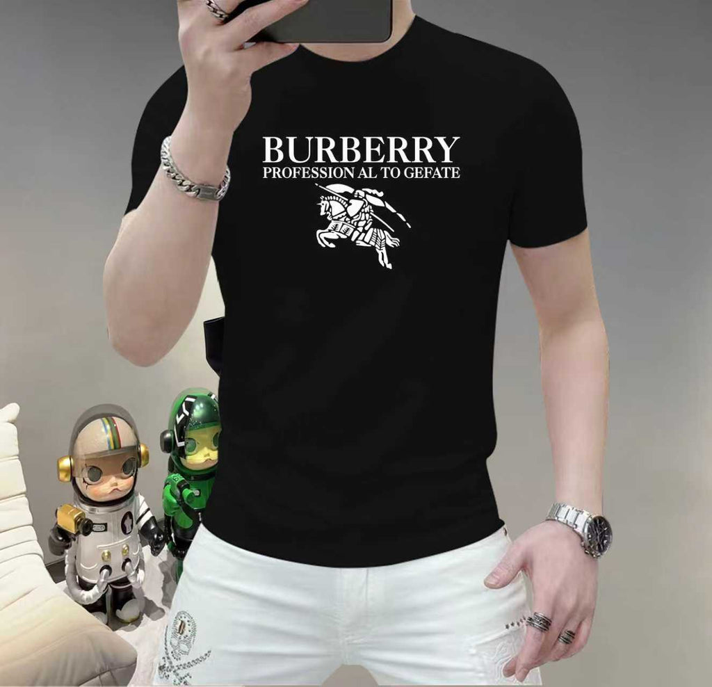 巴寶莉這個春天，讓肌膚感受極致的溫柔與舒適！ 👕 全新男士夏季圓領蠶絲棉短袖T卹，現已優雅登場！ 🌟 精選優質蠶絲棉，柔軟透氣，輕盈貼合，讓你在炎炎夏日也能保持清爽自在。 🌟 經典圓領設計，簡約而不簡單，無論是日常出街或休閒聚會，都能輕鬆駕馭。 🌟 多種時尚色彩選擇，滿足你對個性的追求，讓每一天都充滿新鮮感。 尺寸M-5XL