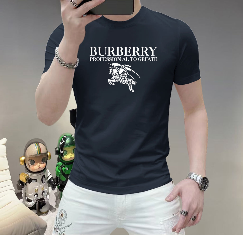 巴寶莉這個春天，讓肌膚感受極致的溫柔與舒適！ 👕 全新男士夏季圓領蠶絲棉短袖T卹，現已優雅登場！ 🌟 精選優質蠶絲棉，柔軟透氣，輕盈貼合，讓你在炎炎夏日也能保持清爽自在。 🌟 經典圓領設計，簡約而不簡單，無論是日常出街或休閒聚會，都能輕鬆駕馭。 🌟 多種時尚色彩選擇，滿足你對個性的追求，讓每一天都充滿新鮮感。 尺寸M-5XL