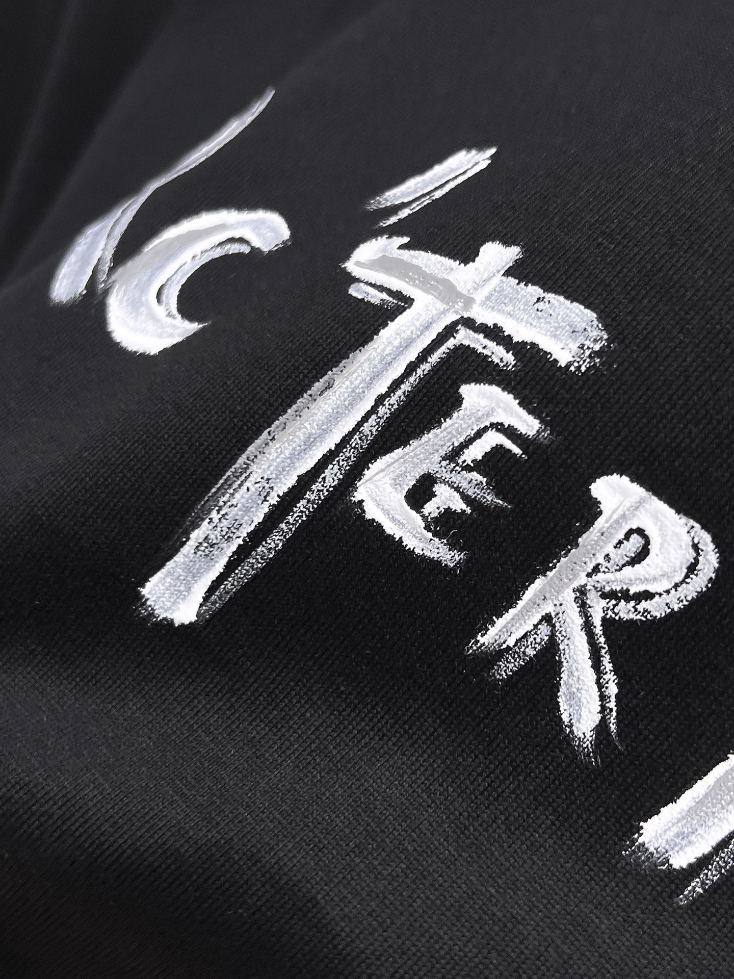 Arc'teryx 【新品】2026SS春夏🆕 男女情侶款經典logo圖標設計短袖T卹簡約的時尚元素設計凸顯精簡,隸屬今夏高顏值單品. 客供優質針織棉面料,手感順滑細膩,著身的透氣舒適感可挑剔.全新標誌皮質徽章縫製感染力強大,彰顯前衛獨特個性.時尚達人的必備單品.表達一絲不苟的時尚氣息. 顏色：白色黑色尺碼：S/M/L/XL/2XL S肩寬43胸圍104衣長67袖長21
