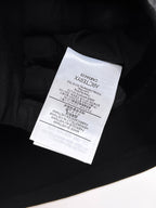 Arc'teryx 【新品】2026SS春夏🆕 男女情侶款經典logo圖標設計短袖T卹簡約的時尚元素設計凸顯精簡,隸屬今夏高顏值單品. 客供優質針織棉面料,手感順滑細膩,著身的透氣舒適感可挑剔.全新標誌皮質徽章縫製感染力強大,彰顯前衛獨特個性.時尚達人的必備單品.表達一絲不苟的時尚氣息. 顏色：白色黑色尺碼：S/M/L/XL/2XL S肩寬43胸圍104衣長67袖長21