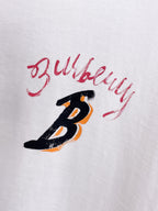 BU# 2026春夏新款首發專櫃最新短袖圓領T卹高階訂製設計前衛時尚！品牌logo重工藝設計高端訂製230克布料.手感柔軟.穿著舒適.專櫃等級精緻車線.做工精細.上身效果無敵帥氣！型男必備單品！顏色：黑色。白色。號：S-2XL