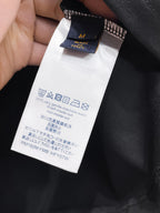 LV# 2026春夏新首發專櫃最新短袖圓領T卹高端訂製設計前衛時尚！品牌logo重工藝設計高端訂製230克布料.手感柔軟.穿著舒適.專櫃等級精緻車線.做工精細.上身效果無敵帥氣！型男必備單品！顏色：黑色。白色。號：S-2XL