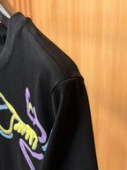 始祖鳥【新品】2026SS春夏🆕 男女情侶款經典logo圖標設計短袖T卹簡約的時尚元素設計凸顯精簡,隸屬今夏高顏值單品. 客供優質針織棉面料,手感順滑細膩,著身的透氣舒適感無可挑剔.全新標誌皮質徽章縫製感染力強大,彰顯前衛獨特個性.時尚達人的必備單品.表達一絲不苟的時尚氣息. 顏色：白色黑色尺碼：S/M/L/XL/2XL S肩寬43胸圍104衣長67袖長21