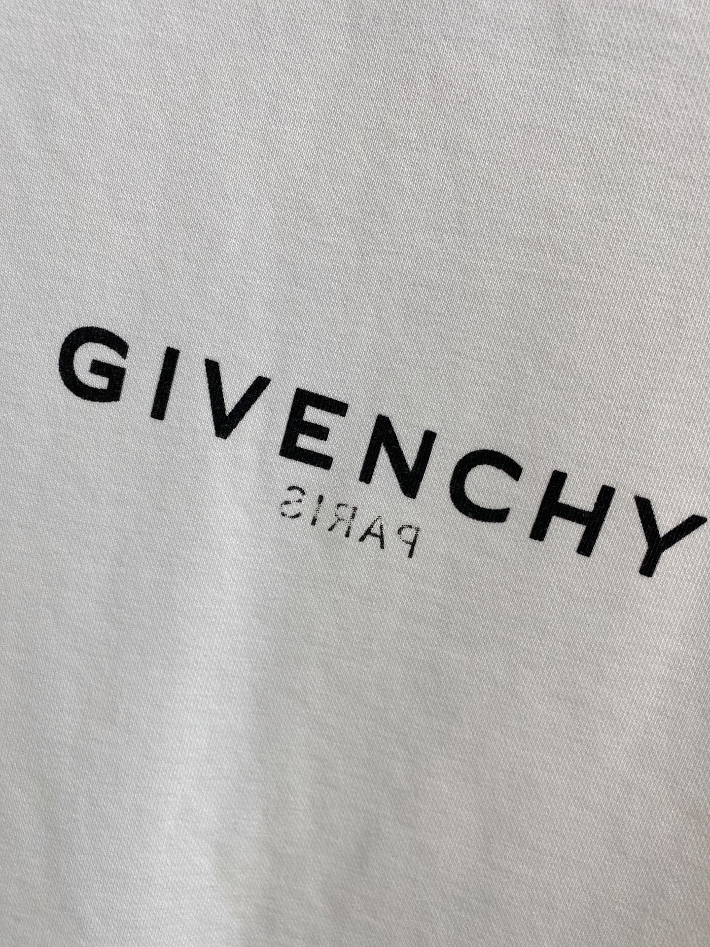 紀梵希25SS【新品】最新最頂級版本精美工藝圓領衛衣，最頂級的品質專櫃原單套頭衫，頂級製作工藝進口面料，專櫃品質重工刺繡設計，採用進口高端訂製面料，進口絲線手感一流！男女同款官網在販售！三標齊全碼數：s-xl