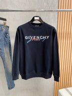 紀梵希25SS【新品】最新最頂級版本精美工藝圓領衛衣，最頂級的品質專櫃原單套頭衫，頂級製作工藝進口面料，專櫃品質重工刺繡設計，採用進口高端訂製面料，進口絲線手感一流！男女同款官網在販售！三標齊全碼數：s-xl