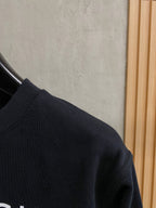紀梵希25SS【新品】最新最頂級版本精美工藝圓領衛衣，最頂級的品質專櫃原單套頭衫，頂級製作工藝進口面料，專櫃品質重工刺繡設計，採用進口高端訂製面料，進口絲線手感一流！男女同款官網在販售！三標齊全碼數：s-xl
