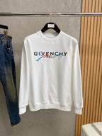 紀梵希25SS【新品】最新最頂級版本精美工藝圓領衛衣，最頂級的品質專櫃原單套頭衫，頂級製作工藝進口面料，專櫃品質重工刺繡設計，採用進口高端訂製面料，進口絲線手感一流！男女同款官網在販售！三標齊全碼數：s-xl