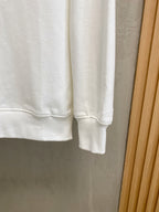 紀梵希25SS【新品】最新最頂級版本精美工藝圓領衛衣，最頂級的品質專櫃原單套頭衫，頂級製作工藝進口面料，專櫃品質重工刺繡設計，採用進口高端訂製面料，進口絲線手感一流！男女同款官網在販售！三標齊全碼數：s-xl