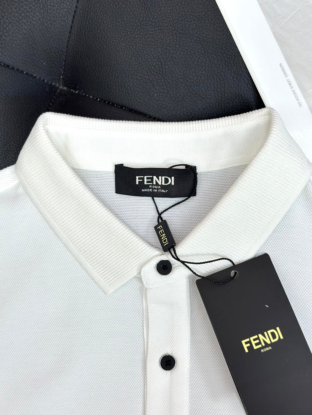 Fendi芬迪2025SS春夏新款網眼珠地polo衫，男士翻領商務休閒短袖Polo衫！商務休閒皆宜的百搭款式！ 尺寸：M-4XL