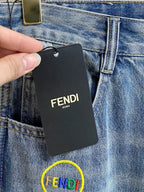 💰 FENDI 芬迪男士時尚潮流大褲腳牛仔褲，官方宣傳冊海報穿搭！