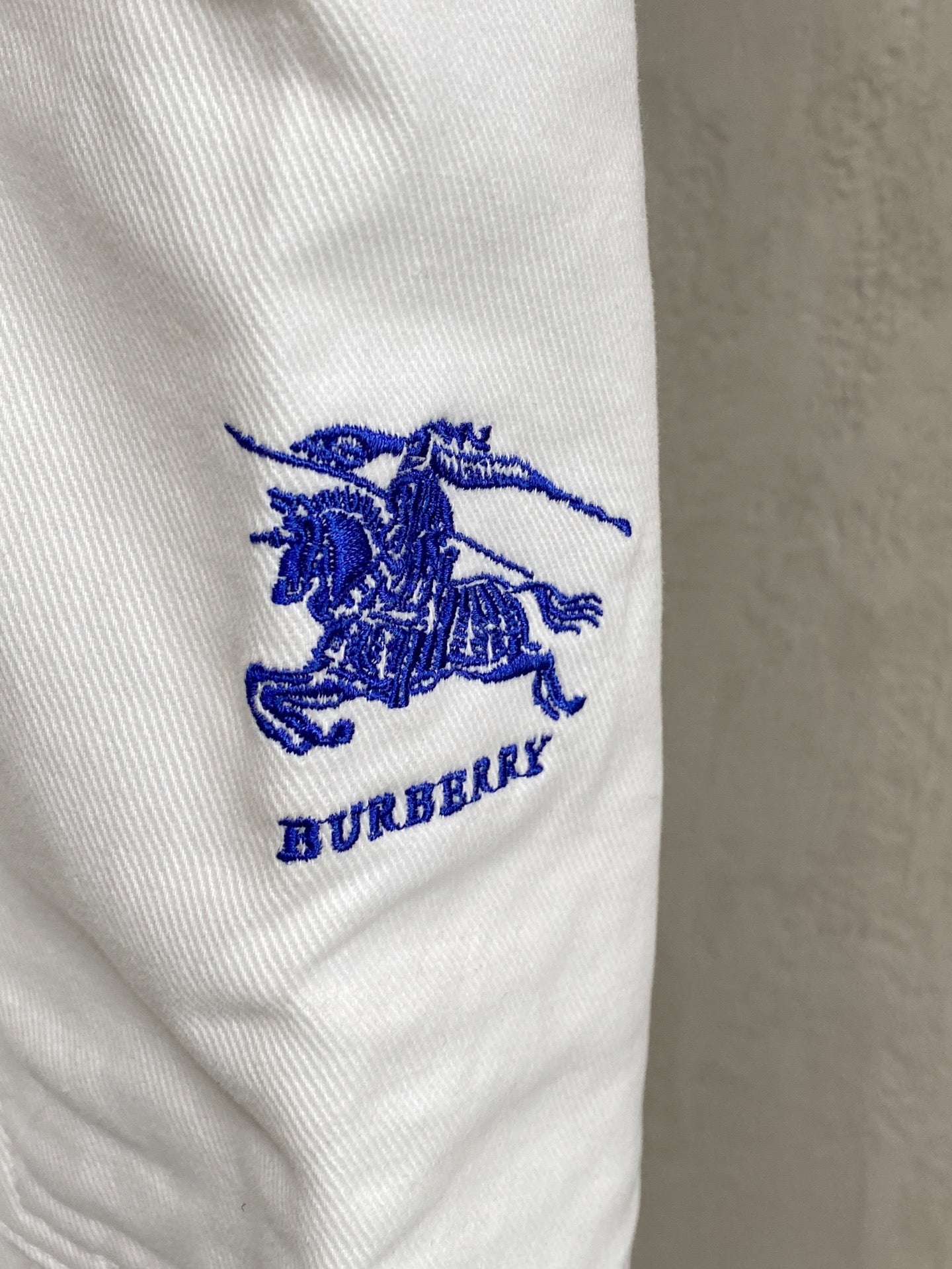 Burberry 巴寶莉男士時尚潮流大褲腳牛仔褲，官方宣傳冊海報穿搭款！