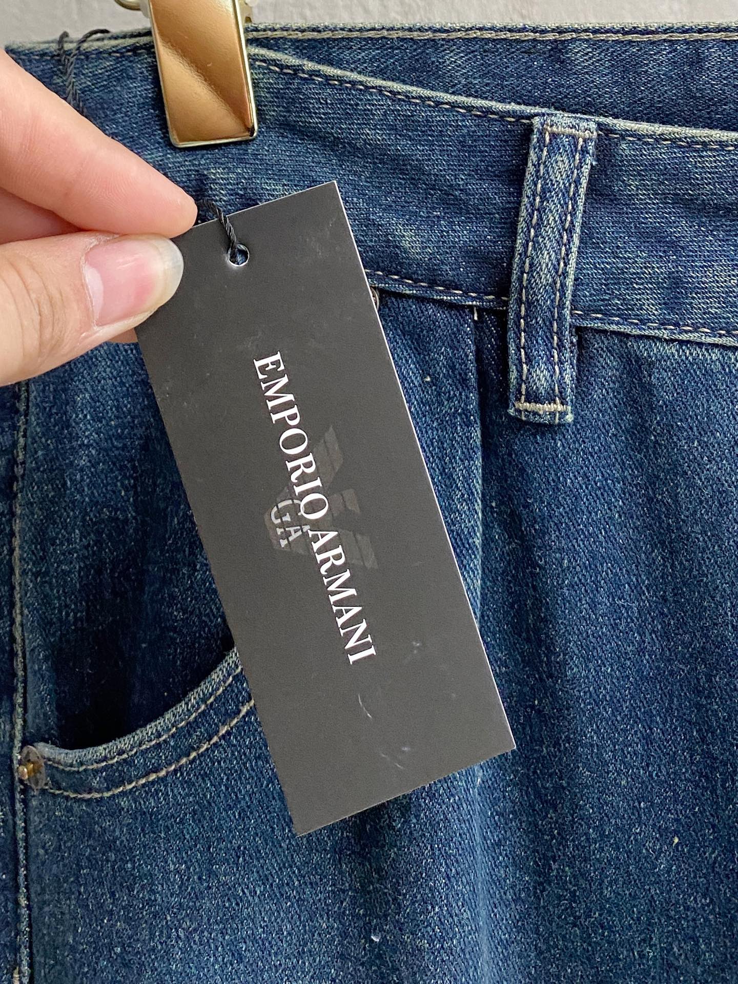 Armani 阿瑪尼男士時尚潮流大褲腳牛仔褲，官方宣傳冊海報穿搭款！