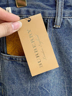 Burberry 巴寶莉男士時尚潮流大褲腳牛仔褲，官方宣傳冊海報穿搭款！