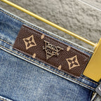 LV 男款丹寧牛仔褲，官宣畫冊海報穿搭款！