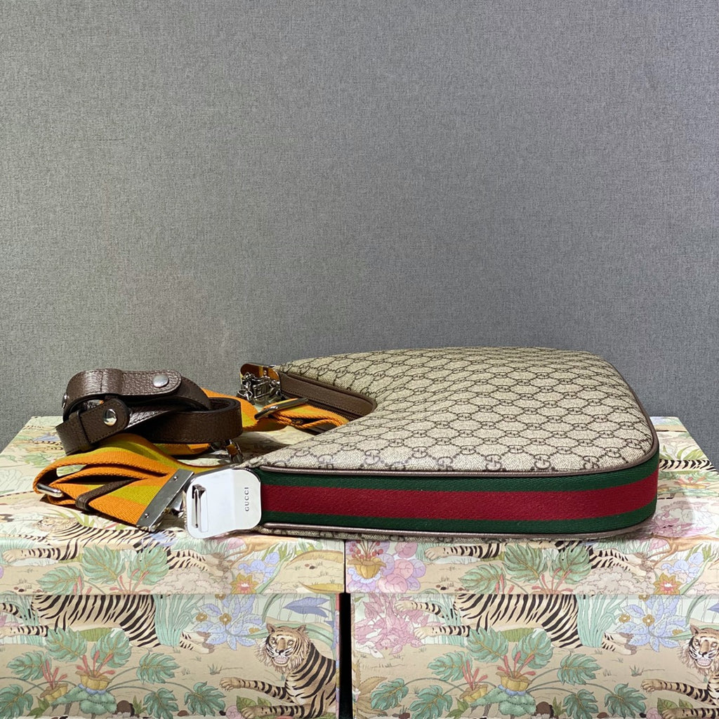 ▪大貨實拍𝗚𝘂𝗰𝗰𝗶 𝗔𝘁𝘁𝗮𝗰𝗵𝗲新品系列型號：702823 尺寸：35*32*6cm#15976