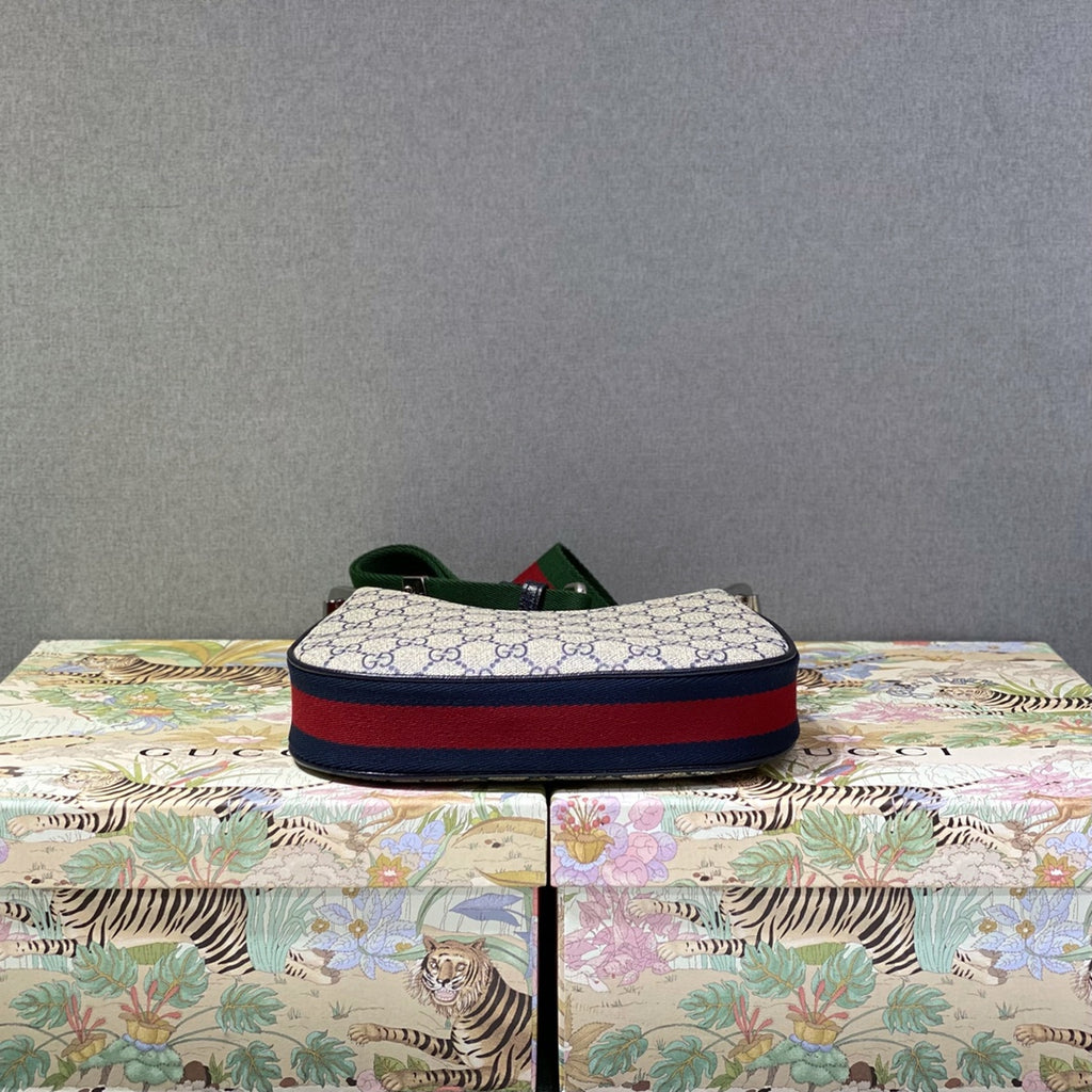 ▪大貨實拍𝗚𝘂𝗰𝗰𝗶 𝗔𝘁𝘁𝗮𝗰𝗵𝗲新品系列型號：699409 尺寸：23*22*5cm#16096
