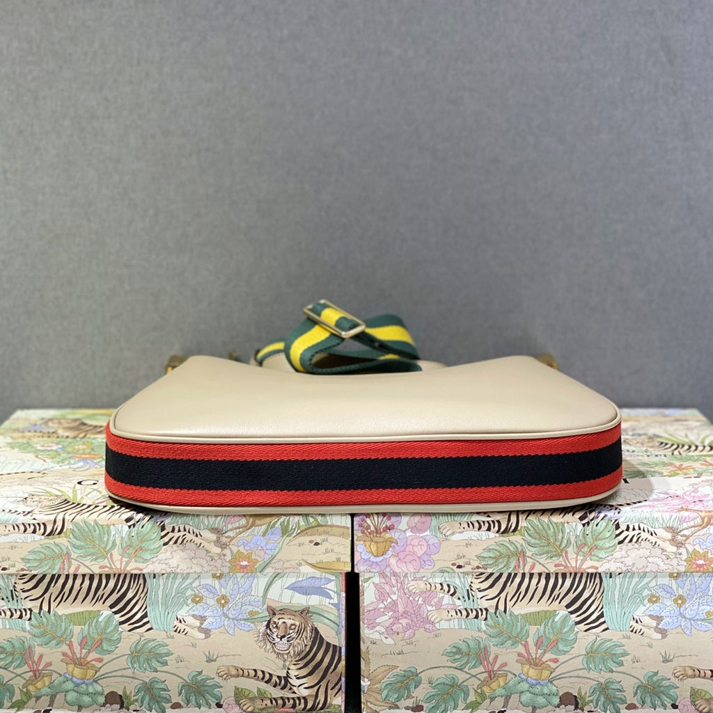 ▪大貨實拍𝗚𝘂𝗰𝗰𝗶 𝗔𝘁𝘁𝗮𝗰𝗵𝗲新品系列型號：702823 尺寸：35*32*6cm#16216