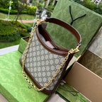 尺寸:24.5×20×8cm（06990898） Gucci海外通路資源特供單肩背包❗️自問世以來，互扣式雙G一直都是品牌的標誌性元素之一。標誌性品牌象徵與皮革細節相融匯，讓這款大肩背包成為矚目的焦點。高辨識度GG Supreme 帆布讓整款設計散發出強烈的品牌識別內涵。米色和烏木色GG Supreme 帆布，以棕色皮革滾邊，棉麻襯裡磁扣開合！短手柄可手提，鏈條可腋下背，可拆卸