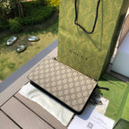 （571150898）尺寸：25×13.5×7cm GUCCI海外渠道資源特供酒神❗️這款Dionysus系列小號肩背包飾有經典GG Supreme帆布環保材料，雙G圖案和絨面材質滾邊細節。包上精心點綴品牌標誌性的飾水晶虎頭搭扣元素，其靈感源自希臘酒神狄俄尼索斯，在神話傳說中，他身騎宙斯派來的老虎跨越底格里斯河，閃亮水晶裝飾令搭扣更顯奢華氣息。滑動鍊帶打造多樣化的背法，可在肩背、斜背和手提之間自由轉換。