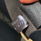 （571150898）尺寸：25×13.5×7cm GUCCI海外渠道資源特供酒神❗️這款Dionysus系列小號肩背包飾有經典GG Supreme帆布環保材料，雙G圖案和絨面材質滾邊細節。包上精心點綴品牌標誌性的飾水晶虎頭搭扣元素，其靈感源自希臘酒神狄俄尼索斯，在神話傳說中，他身騎宙斯派來的老虎跨越底格里斯河，閃亮水晶裝飾令搭扣更顯奢華氣息。滑動鍊帶打造多樣化的背法，可在肩背、斜背和手提之間自由轉換。