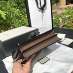 （571080898）尺寸：28×18×9cm GUCCI海外資源特供新款酒神❗️跟之前的經典的酒神基本構造一直。 Dionysus系列單肩背包經煥新演繹後，融入煥新提把設計，驚艷亮相2020春季系列。
