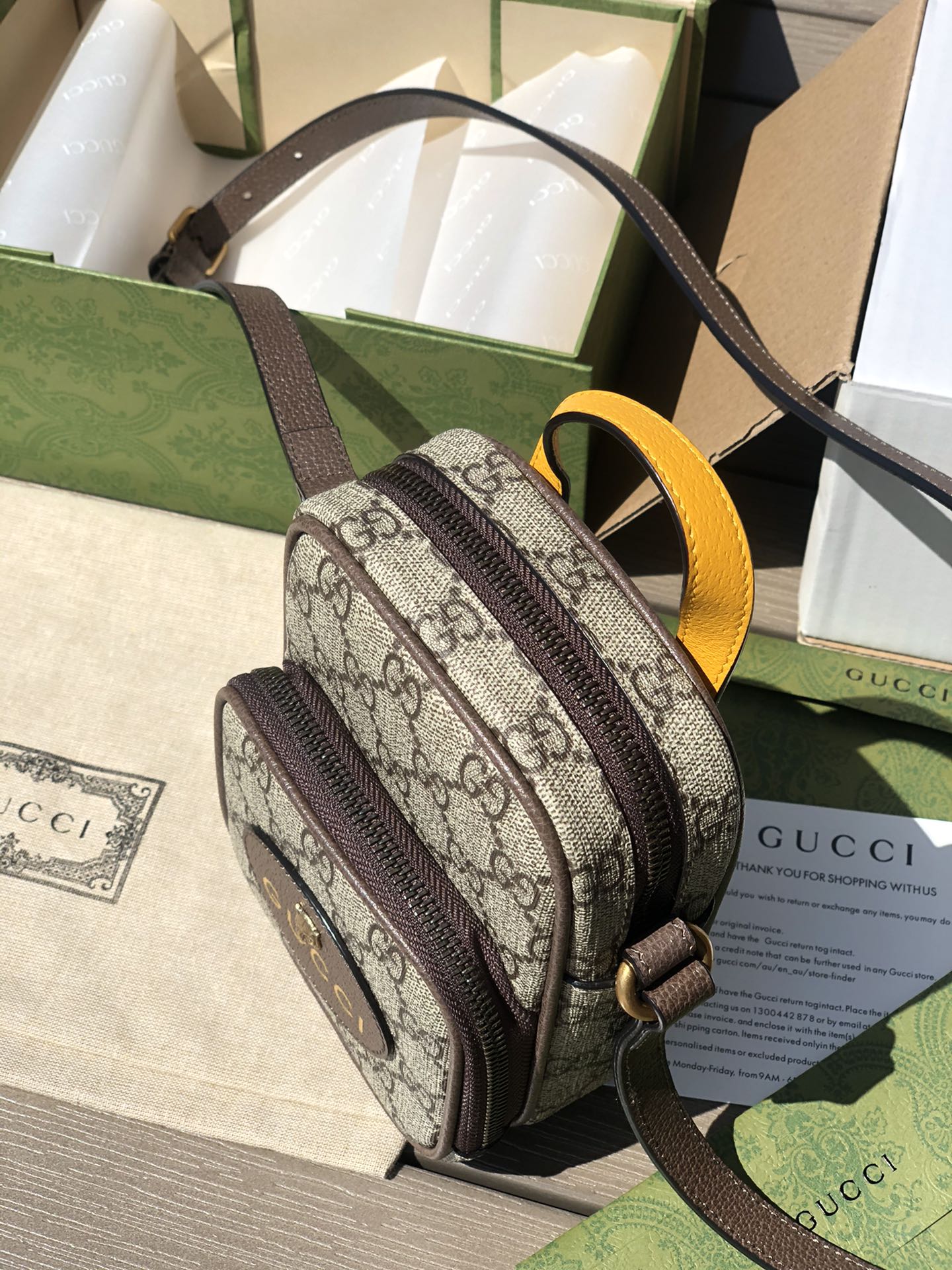 （05880898）尺寸:12×16×7cm Gucci通路貨訂單貨！ Gucci Neo Vintage迷你手袋，採用GG Supreme環保帆布材料，迷你包在無邊序曲系列中脫穎而出，在復古風格中註入現代設計精髓。這款迷你手袋裝飾橢圓形皮革標籤，搭配品牌標誌性元素貓科動物頭像。