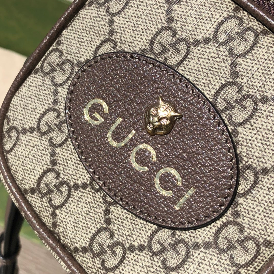 （05880898）尺寸:12×16×7cm Gucci通路貨訂單貨！ Gucci Neo Vintage迷你手袋，採用GG Supreme環保帆布材料，迷你包在無邊序曲系列中脫穎而出，在復古風格中註入現代設計精髓。這款迷你手袋裝飾橢圓形皮革標籤，搭配品牌標誌性元素貓科動物頭像。