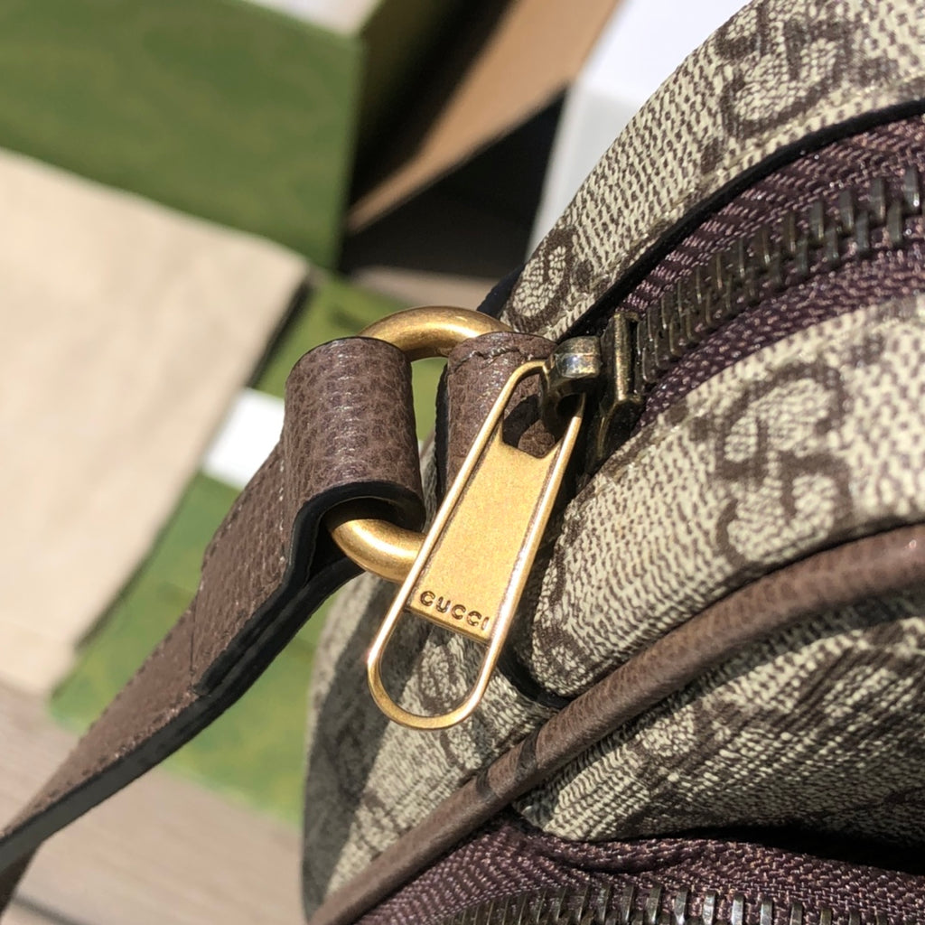 （05880898）尺寸:12×16×7cm Gucci通路貨訂單貨！ Gucci Neo Vintage迷你手袋，採用GG Supreme環保帆布材料，迷你包在無邊序曲系列中脫穎而出，在復古風格中註入現代設計精髓。這款迷你手袋裝飾橢圓形皮革標籤，搭配品牌標誌性元素貓科動物頭像。