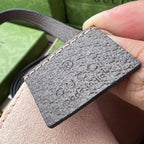 尺寸:24×20.5×10.5cm（561050898） Gucci通路訂單Ophidia 系列托特包❗️迎來新成員小號手提托特包，配上一條可拆卸肩帶。以GG Supreme 帆布製作，鑲嵌紅綠條紋織帶，小巧玲瓏的雙G圖案是源自於70年代的Gucci 典藏設計，裝飾包身的皮革飾片細節和拉鍊頭。閃亮金色金屬配件，內裡麂皮質感超細纖維襯裡
