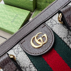 尺寸:24×20.5×10.5cm（561050898） Gucci通路訂單Ophidia 系列托特包❗️迎來新成員小號手提托特包，配上一條可拆卸肩帶。以GG Supreme 帆布製作，鑲嵌紅綠條紋織帶，小巧玲瓏的雙G圖案是源自於70年代的Gucci 典藏設計，裝飾包身的皮革飾片細節和拉鍊頭。閃亮金色金屬配件，內裡麂皮質感超細纖維襯裡
