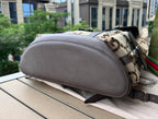 尺寸:42×34×16cm（391300898）Gucci海外通路資源特供❗️這款背包點綴《Aria-時尚味嘆調》系列全新推出的雙G圖案，風格張揚奪目。品牌標誌符號在每一季都會不斷煥新演繹。對比鮮明的棕色皮革滾邊讓整款配件的設計更添魅力。內裡附有帶襯墊的筆記型電腦隔層，包身兩側配有磁扣口袋！加襯肩帶有緩衝作用，背起來不勒肩