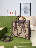 小尺寸:27×24×11cm（781280898） GUCCI海外渠道資源特供❗️這款Gucci Diana手袋造型精巧、細膩刻劃了細數不盡的溫潤細節，將精緻皮革包裹GUCC緹花帆布、刻意放大的雙G標誌呈現新舊交替的老時代氛圍、卻同時展現都會洗鍊質感，最令人著迷的就是包身提把上的竹節亮點，純手工以精湛工藝製作、每一款都獨一無二
