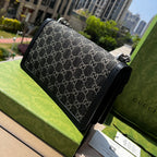 尺寸:28×17×9cm（571200898） Gucci海外通路資源特供訂單Dionysus系列酒神小號現貨❗️質感十足的虎頭設計是Dionysus 系列的經典特徵，喚起人們對典藏設計符號的回憶。貓科動物貫穿品牌的設計世界，傳達品牌對自然世界野性之美的迷戀。這款單品採用復古銀色調配件，搭配黑色和象牙白色GG丹寧提花面料。