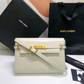 #YSL Manhattan# 2020 最新包型翻蓋曼哈頓法國棍包；一改以往經典的logo；取而代之低調簡約的設計風格； 很有復古的味道；商務➕休閒兩結合；總結起來就是百搭！ 可手拿，可單肩（高個子不適合斜挎