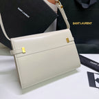 #YSL Manhattan# 2020 最新包型翻蓋曼哈頓法國棍包；一改以往經典的logo；取而代之低調簡約的設計風格； 很有復古的味道；商務➕休閒兩結合；總結起來就是百搭！ 可手拿，可單肩（高個子不適合斜挎