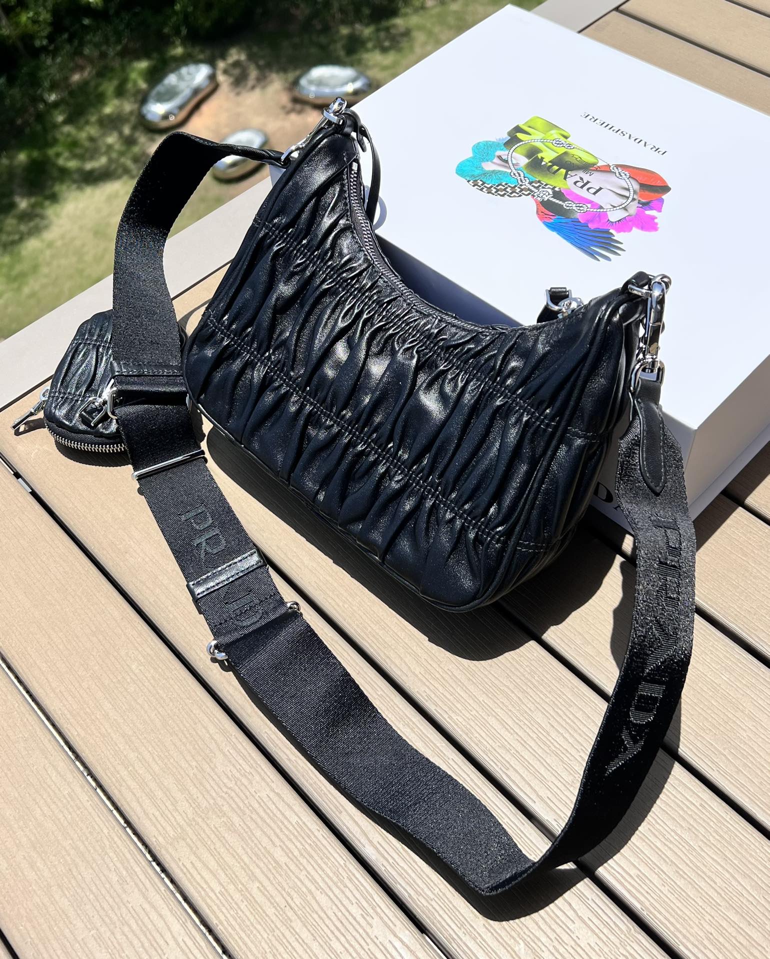 尺寸:23×17×6cm（571050898） PRADA通路資源特供hobo三合一❗️Prada褶皺三合一