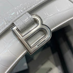 【小號】💁🏿‍♀原單Balencia巴黎家，本季重磅【鱷魚白色】沙漏包，尺寸：23-10-14cm⚠～15700