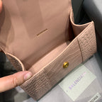 【mini】💁🏿‍♀原單Balencia巴黎家，本季重磅【裸粉色鱷魚紋】沙漏包。尺寸：19-8-11cm#15640