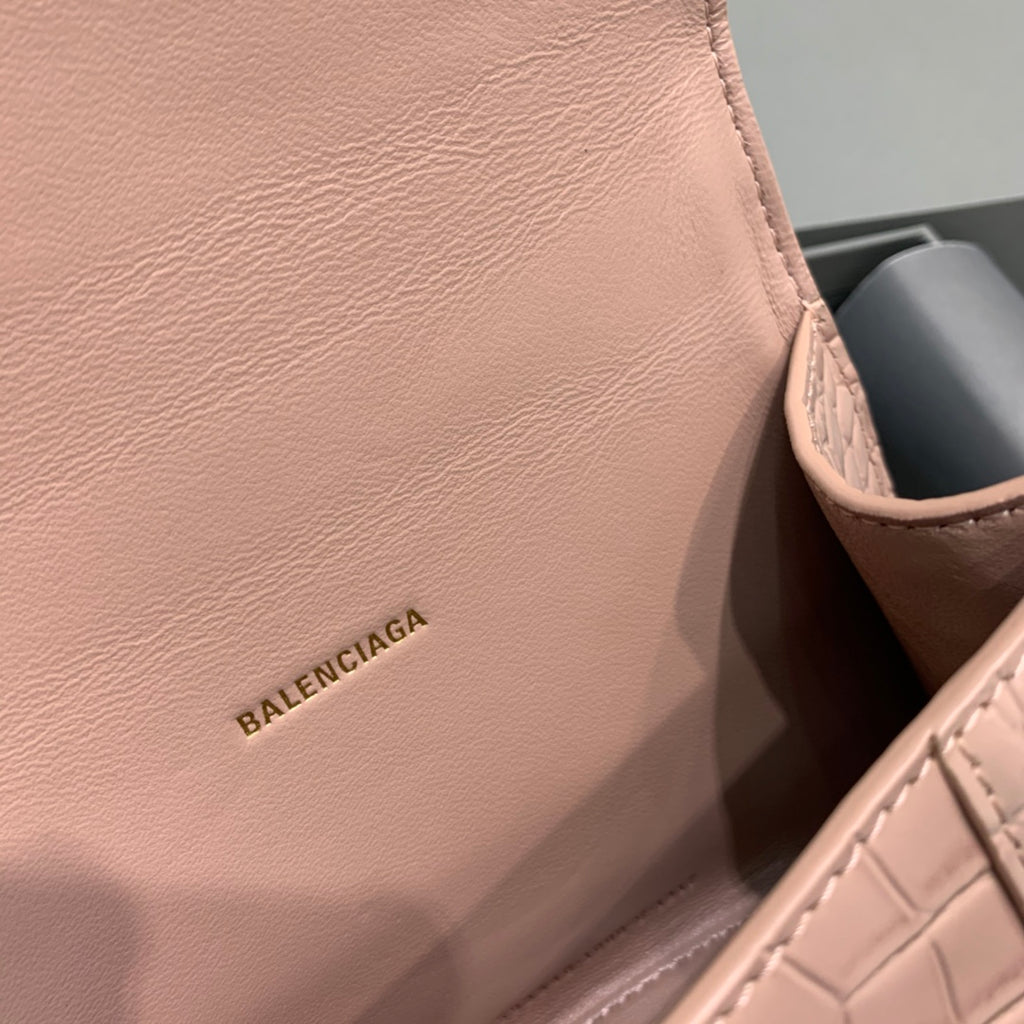 【mini】💁🏿‍♀原單Balencia巴黎家，本季重磅【裸粉色鱷魚紋】沙漏包。尺寸：19-8-11cm#15640