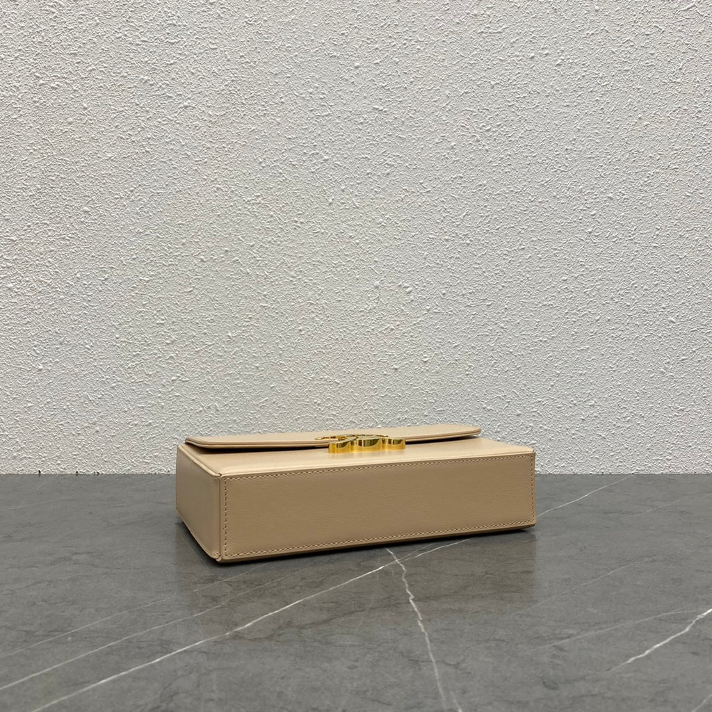 2022冬季鏈條BOX，小硬箱重複經典復古，鏈條真的是點睛之筆