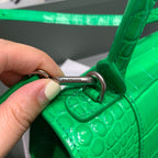 【小號】💁🏿‍♀原單Balencia巴黎家，本季重磅【鱷魚紋新綠】沙漏包，支持驗貨。尺寸：23-10-14cm⚠#15700