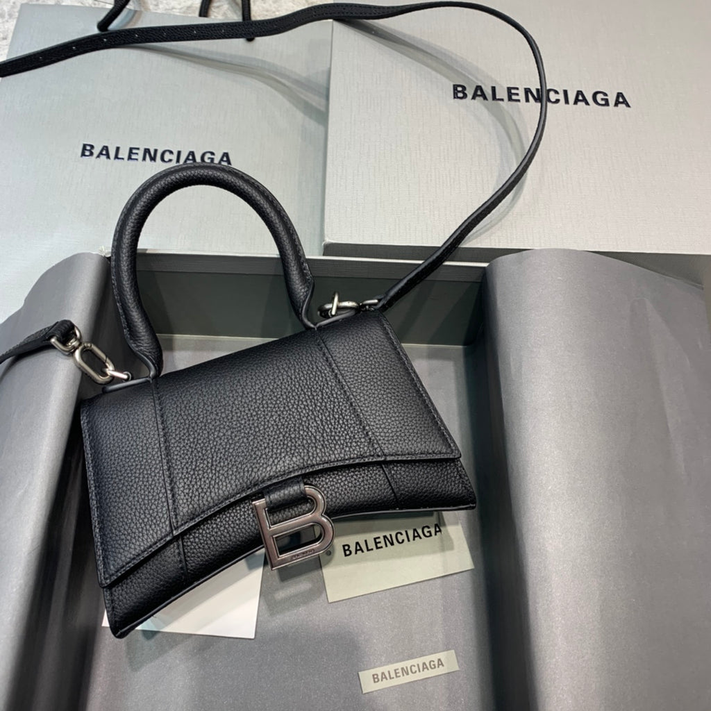 【mini號】💁🏿‍♀原單Balencia巴黎家，本季重磅【荔枝紋黑色】沙漏包，獨特的標誌性弧線形狀造型極具辨識度，一眼就讓人眼前一亮呀超炫酷，尺寸：19-8-21cm⚠#15640
