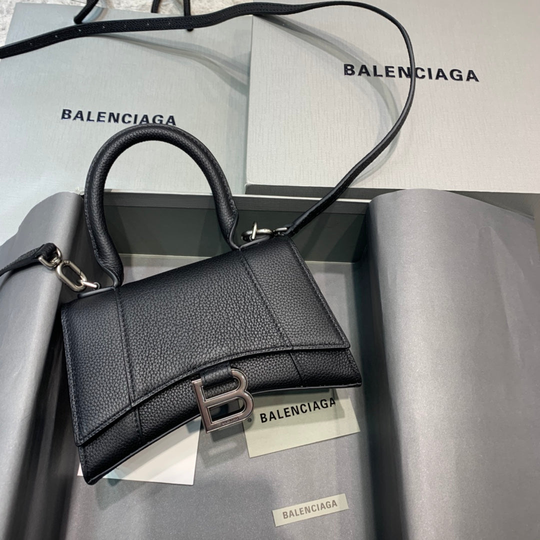 【mini號】💁🏿‍♀原單Balencia巴黎家，本季重磅【荔枝紋黑色】沙漏包，獨特的標誌性弧線形狀造型極具辨識度，一眼就讓人眼前一亮呀超炫酷，尺寸：19-8-21cm⚠#15640